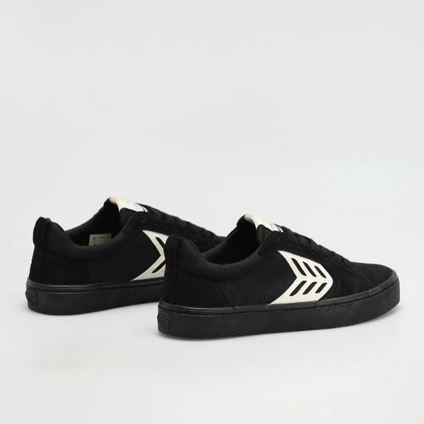 Buty Cariuma Catiba Pro Skate All Black Suede and Canvas Ivory Logo